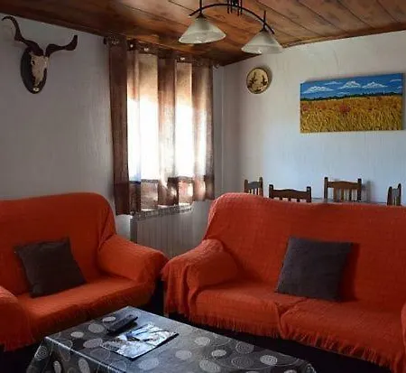 Ayales Apartamento *